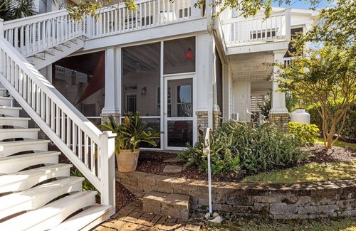 Morehead City Apartment | Sound Side Studio Apartment with Boat Slip! (Bridgeview on Broad)