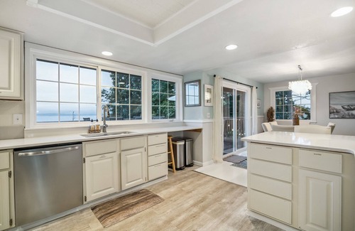 Manchester House | Sound View/Hot Tub/Pet Friendly