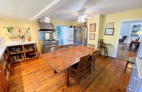 Ocracoke House | Soundfront Inn: Spacious historic home with beach on Pamlico Sound