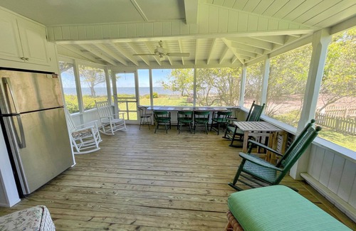 Ocracoke House | Soundfront Inn: Spacious historic home with beach on Pamlico Sound