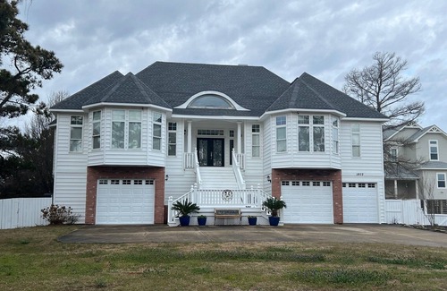 Colington House | Soundfront Sunsets! - Huge 6-bedroom/5 bath house - sleeps 15 comfortably!