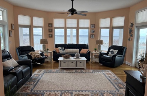 Colington House | Soundfront Sunsets! - Huge 6-bedroom/5 bath house - sleeps 15 comfortably!