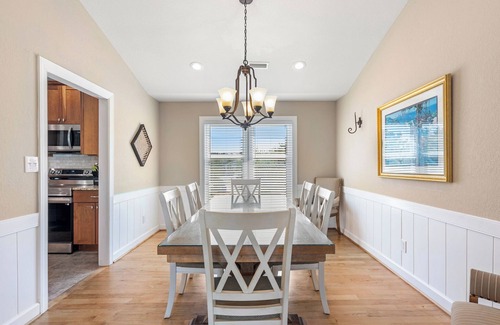 Duck House | Sounds Ducky: Private Heated Saltwater Pool | Hot Tub | Sound front | 5-minute w