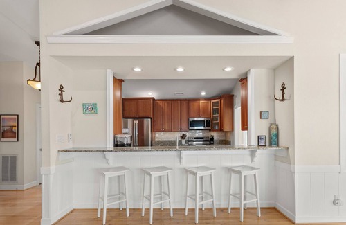 Duck House | Sounds Ducky: Private Heated Saltwater Pool | Hot Tub | Sound front | 5-minute w