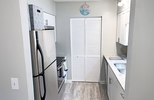 Mary Esther Condo | Soundside 2 Bedroom Condo - Pool & fishing dock