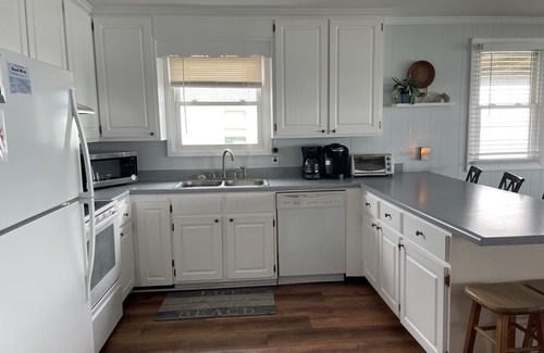Topsail Beach Cottage | SoundSide Haven, 3 BR, 2 BA Family friendly Cottage with Gorgeous Sunsets