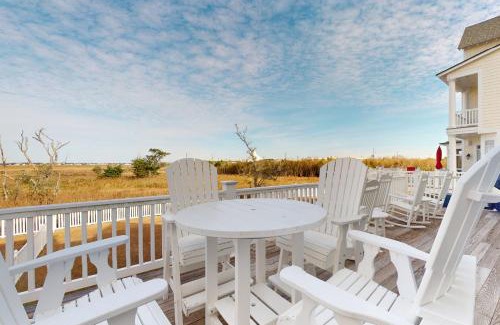 Atlantic Beach House | Soundside Serenity