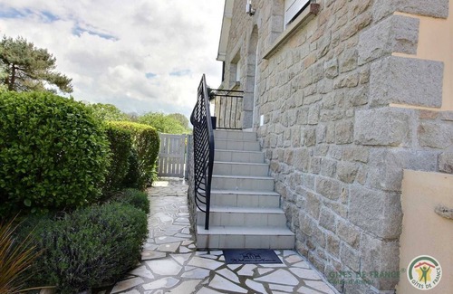 Crehen House | Sous le Cerisier - CREHEN