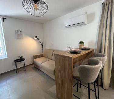 Velaux Apartment | SOUS LES PLATANES