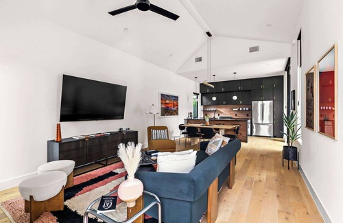 Bouldin House | South 1st St Hideaway | 2BR | Patio | DT ATX | ACL