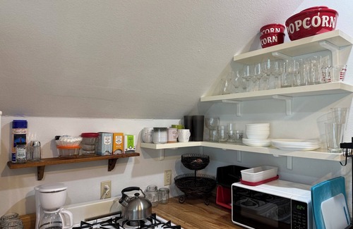 Bouldin House | South 6th bungalow walkable to ACL, Zilker, downtown and south congress