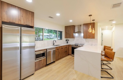 South Manchaca House | South Austin home, close to DT and airport