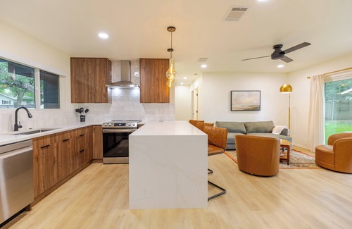 South Manchaca House | South Austin home, close to DT and airport