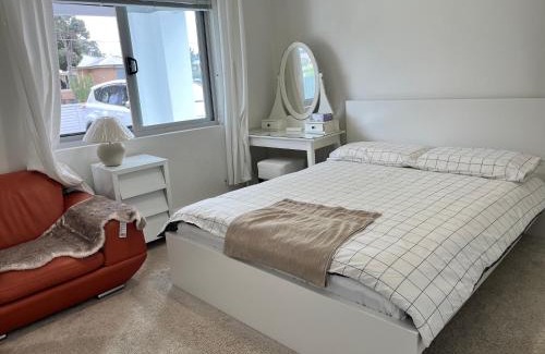 Brighton-le-Sands House | South bay Beach and AirPort