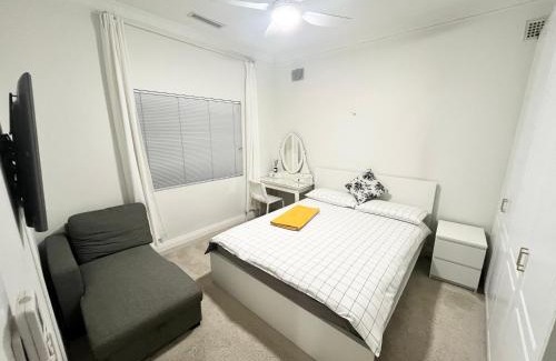 Brighton-le-Sands House | South bay Beach and AirPort