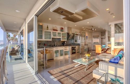 South Mission Beach Condo | South Beach | Oceanfront 5BR in Mission Beach