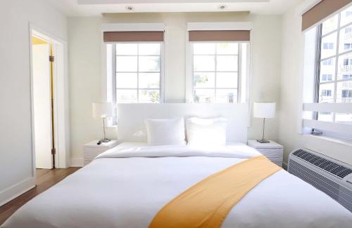 South Pointe Apartment | South Beach South of Fifth 1 Bedroom Apartment Steps to Beach Sleeps 5 Pet Friendly