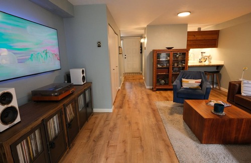 Martin Acres House | South Boulder townhome with wood burning stove, close to hiking trails.