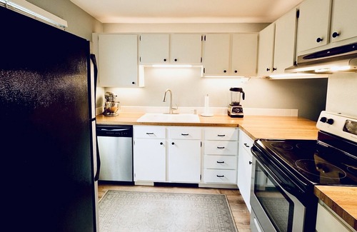 Martin Acres House | South Boulder townhome with wood burning stove, close to hiking trails.