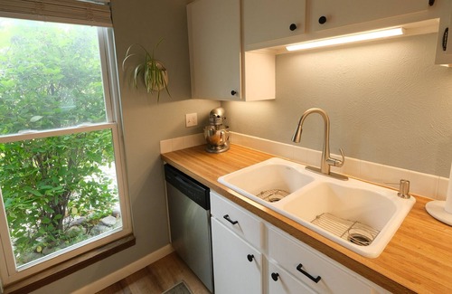 Martin Acres House | South Boulder townhome with wood burning stove, close to hiking trails.
