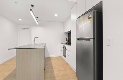 South Brisbane Apartment | South Brisbane 2 Bedrooms Apartment with Free Parking by KozyGuru