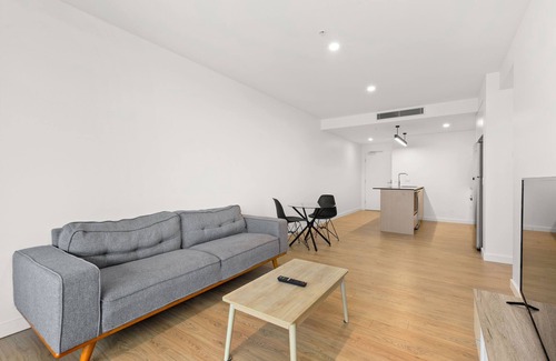 South Brisbane Apartment | South Brisbane 2 Bedrooms Apartment with Free Parking by KozyGuru