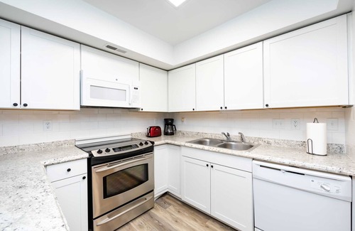 Raintree House | SOUTH CHARLOTTE GETAWAY 3BR BY CABERT