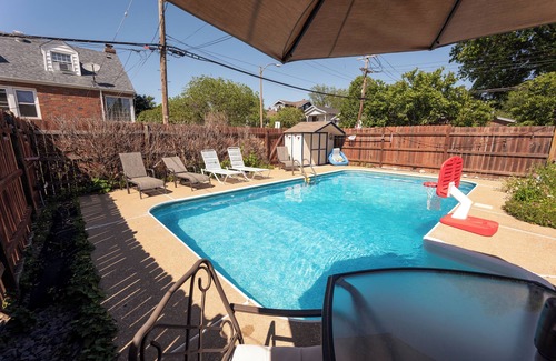 Northampton House | South City 5 Bed Pool Open April 1st