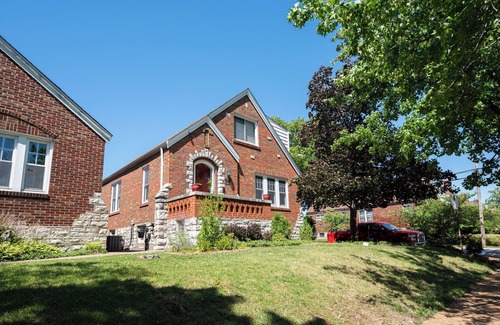 Northampton House | South City 5 Bed Pool Open April 1st