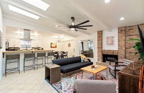 East Congress House | South Congress, Pool Table, King Beds | Portoro