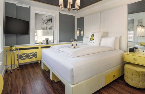 Shawmut Hotel | South End Corner King, Staypineapple, Great Location, Ideal for City Exploration