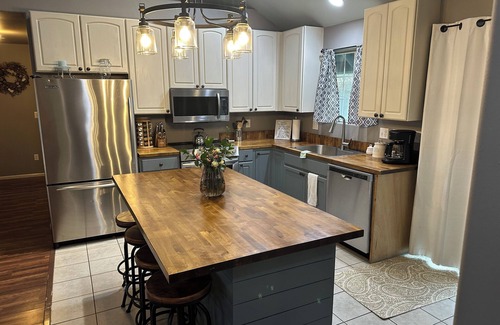 South Hills House | South Eugene Home Close to Campus Pet Friendly