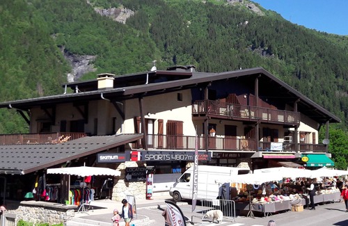 Les Contamines-Montjoie Apartment | South-facing terrace, apartment refurbished in Savoyard chalet