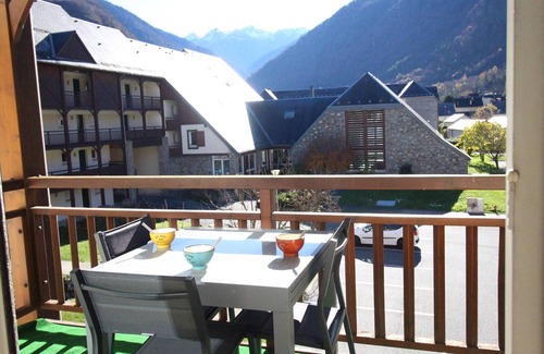 Saint-Mamet Apartment | South-facing 2BR with balcony, pool, parking, pets ok and wifi