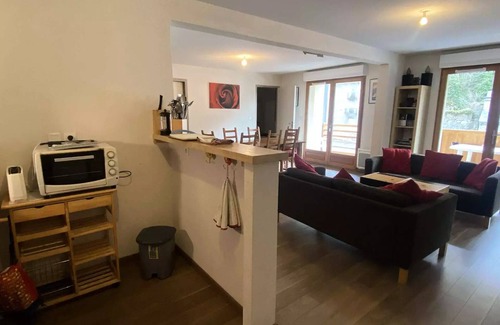 Sers Apartment | South-facing 8-bed apartment with WIFI