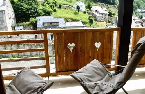 Sers Apartment | South-facing 8-bed apartment with WIFI