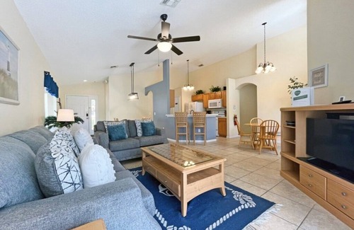 Haines City Villa | South facing pool home with games room - gated community