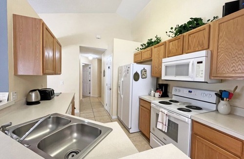 Haines City Villa | South facing pool home with games room - gated community