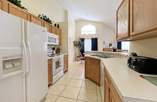 Haines City Villa | South facing pool home with games room - gated community