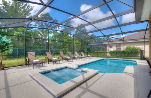 Calabria Villa | South Facing Pool/Spa, 8 Mins To Disney, 5 Beds Luxury/Spacious, Not overlooked