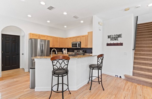 Four Corners House | South Facing, Private & Quiet: 6 miles to Disney!