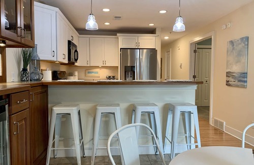 South Haven Condo | South Haven Condo w/pool by the Black River, restaurants, shops & beaches!