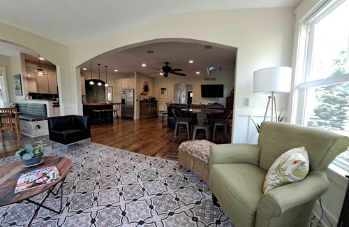 Miami Park Cottage | South Haven, Michigan Cottage - 5 -bedroom - 5 min walk bluff/beach