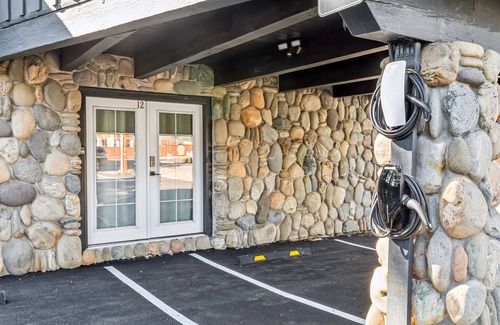 Lakeside Park Apartment | South Lake Chalet #7-New Boutique Suite-Minutes to Heavenly & Lake Tahoe