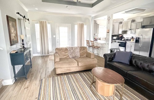 Lake Charles House | South Lake Charles Home - Feels Like Country!