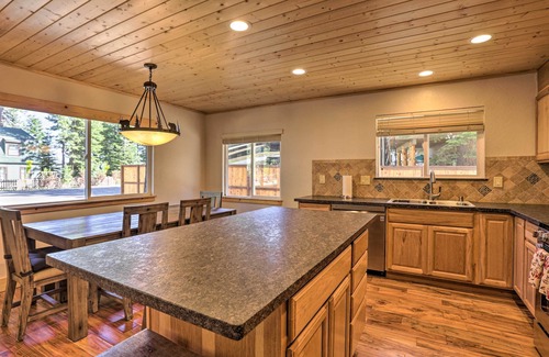 Country Club Estates Cabin | South Lake Tahoe Cabin ~ 7 Mi to Ski Resort!