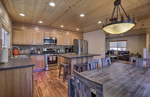 Country Club Estates Cabin | South Lake Tahoe Cabin ~ 7 Mi to Ski Resort!