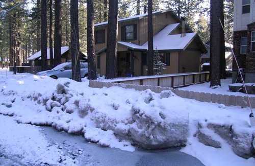 Bijou Pines House | South Lake Tahoe Cabin - Rae's Family Retreat - One block to El Dorado Beach