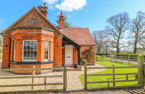 Ashbourne Cottage | SOUTH LODGE - LONGFORD HALL FARM HOLIDAY COTTAGES in Ashbourne