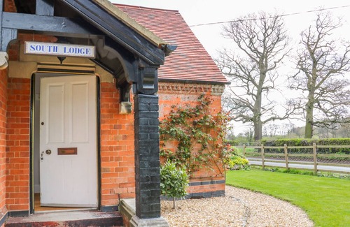 Ashbourne Cottage | SOUTH LODGE - LONGFORD HALL FARM HOLIDAY COTTAGES in Ashbourne